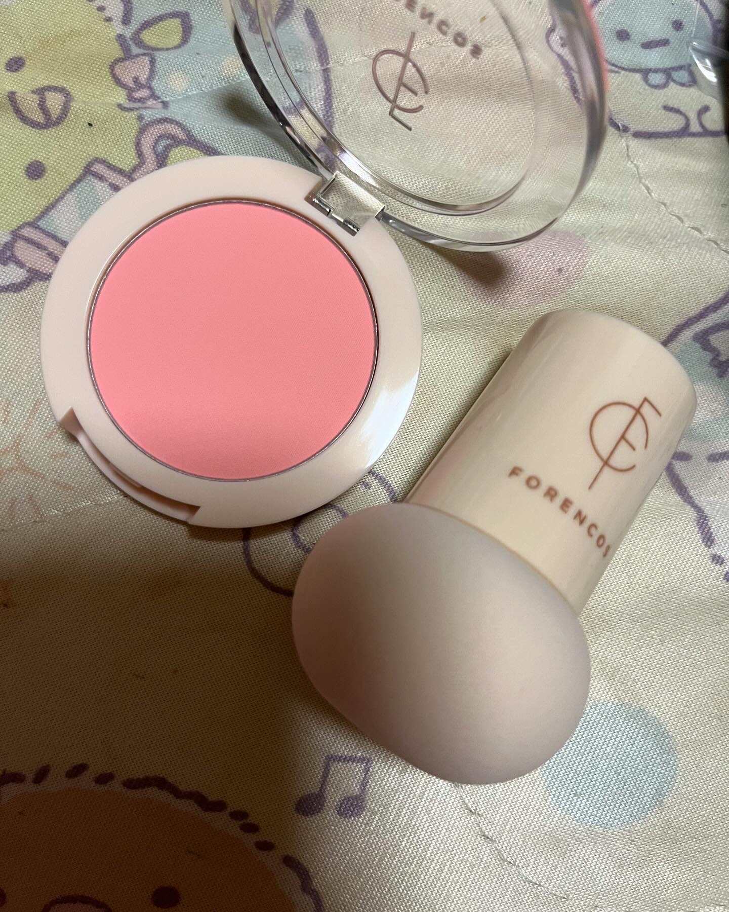 フルーアブラッシャーパフ付き/フォレンコス/パウダーチークを使ったクチコミ（2枚目）