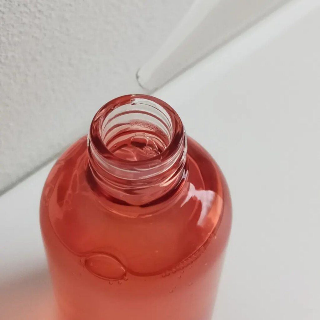 chohoho_s on LIPS 「Lycopureセラム♯1透き通る赤いボトルが素敵なこちらを使..」(4枚目)