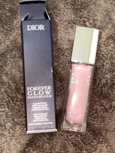 Diorディオールスキン フォーエヴァー グロウ マキシマイザー
011ピンク  5940円

容器はコンシーラーと同じで キャップの色だけシルバーになってます。

香りもコンシーラーと同じ♪

DIO