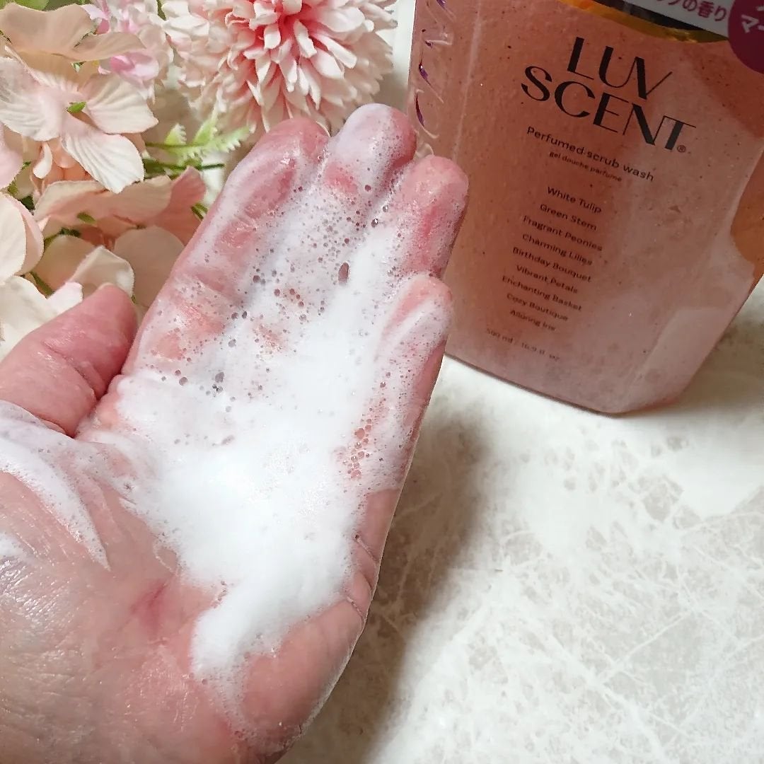 スクラブボディウォッシュ フラワーマーケット ホワイトチューリップ/LUV SCENT/ボディスクラブを使ったクチコミ(4枚目)
