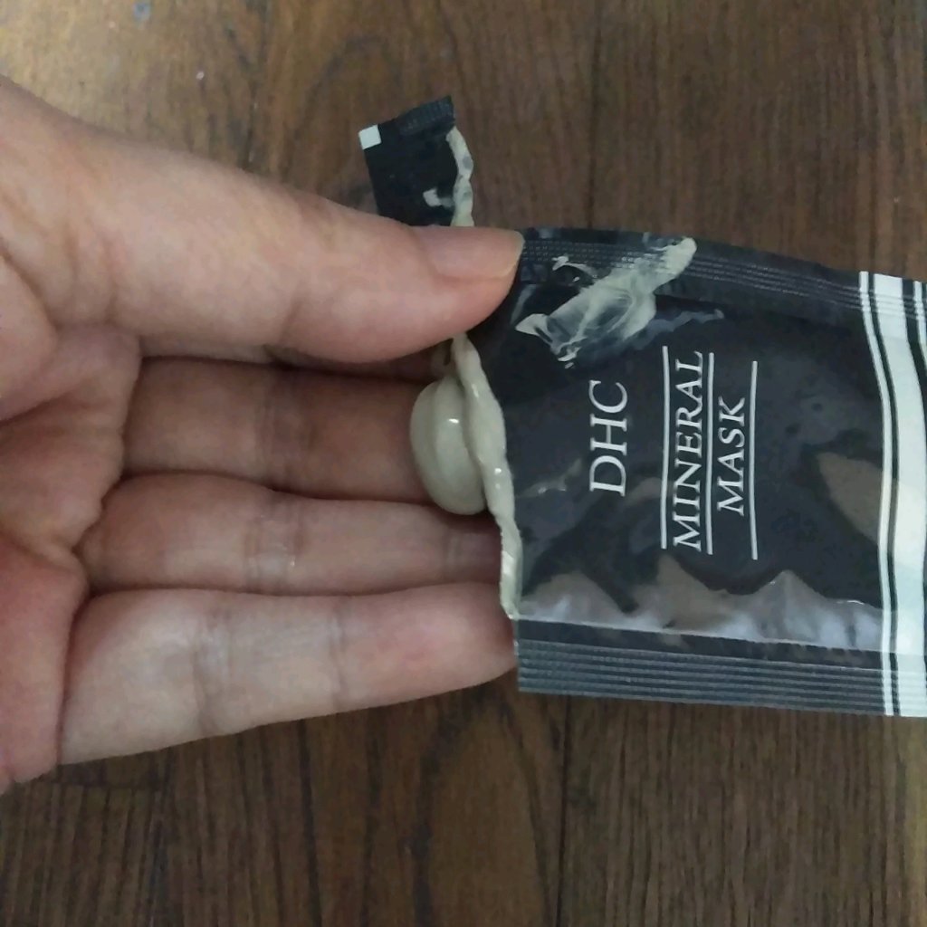 DHC 薬用ミネラルマスクのクチコミ「10年以上前にサンプルを使って肌がしっとりツヤツヤになり現品購入。が、だんだん感動がなくなり途.....」（2枚目）