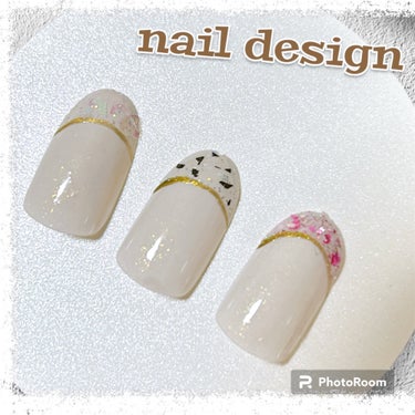 nail_c_tip フォロバ on LIPS 「DAISOさんのホロネイルを使って簡単フレンチネイル作りました..」（2枚目）