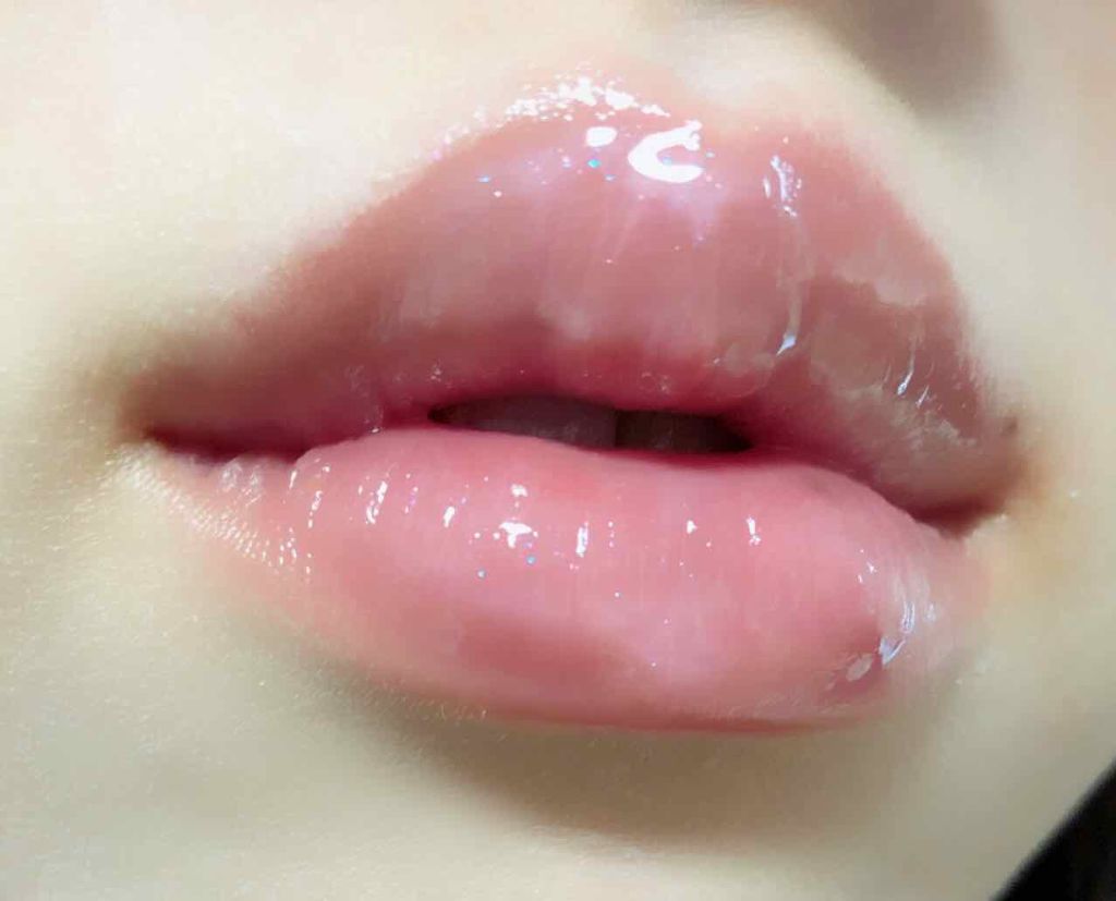 メスメリック グロスオン/CHICCA/リップグロスを使ったクチコミ（3枚目）