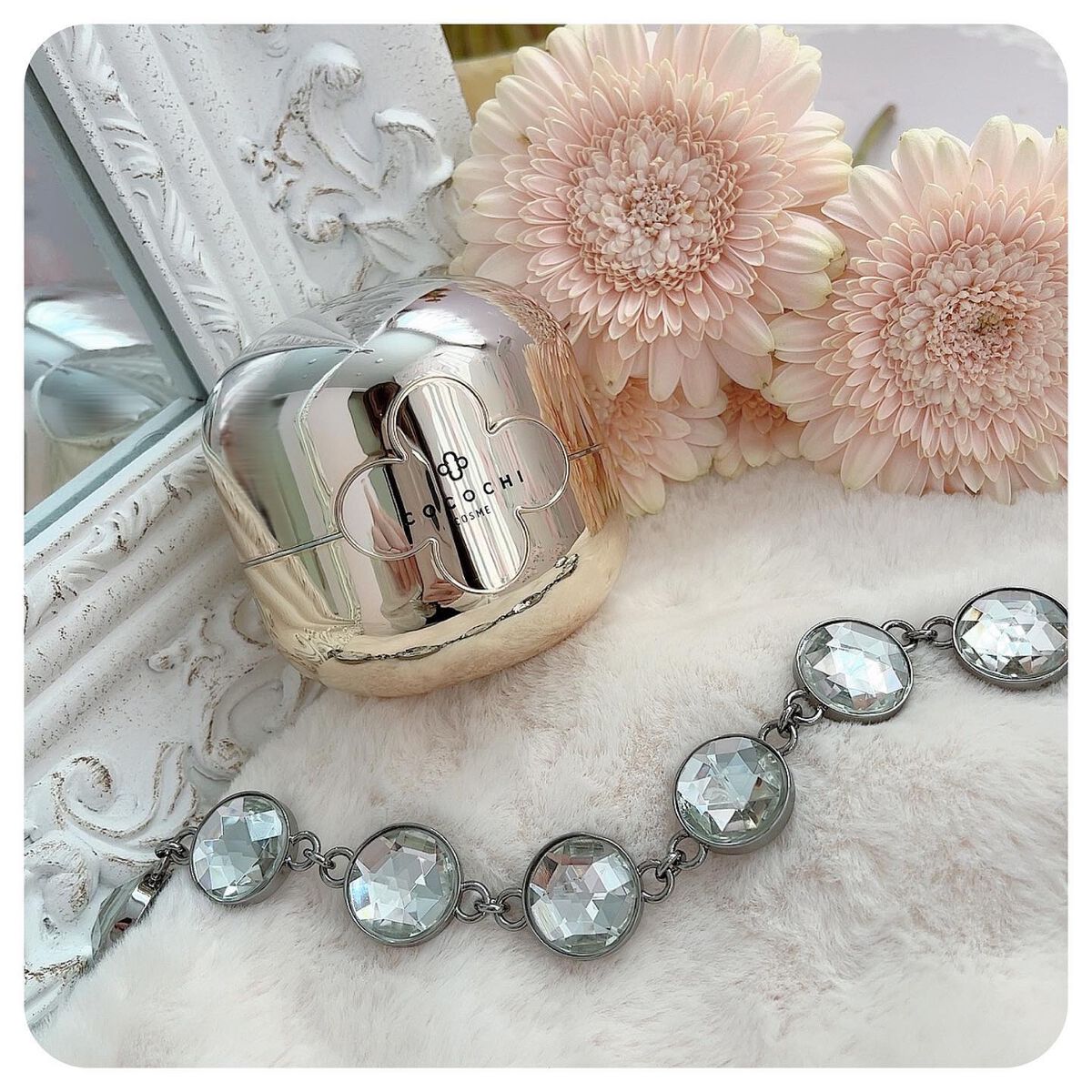 ⁡
⁡
エイジングケアのために使い始めた
【ココチ フェイシャル エッセンス クリームマスク】
SNSで話題だから気になってたの🫶
⁡
宝石箱みたいな高級感のあるデザインが可愛い💕
⁡
⁡
☑︎ こだわりの日本製
☑︎独自成分Orimo