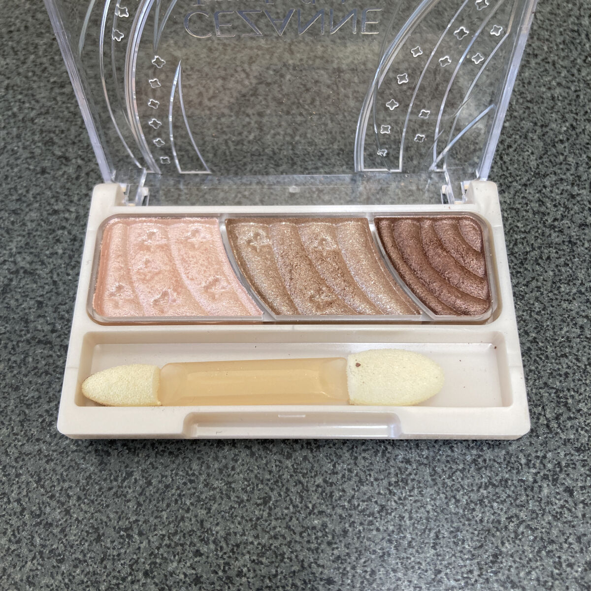 トーンアップアイシャドウ/CEZANNE/アイシャドウパレットを使ったクチコミ（3枚目）