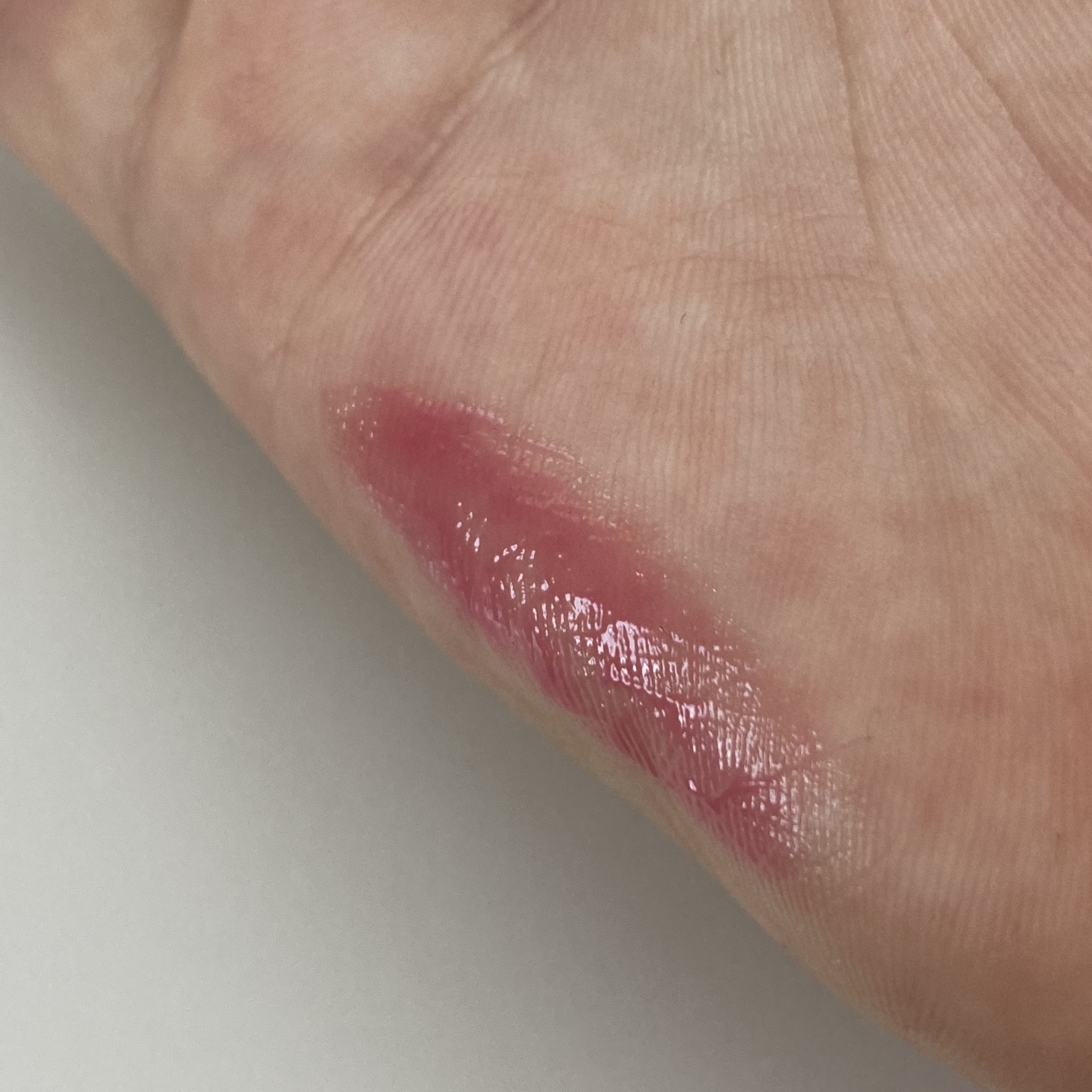 フロレット メルティーハート スティックグロス 01 チェリーブロッサム/FLORTTE/口紅を使ったクチコミ（2枚目）