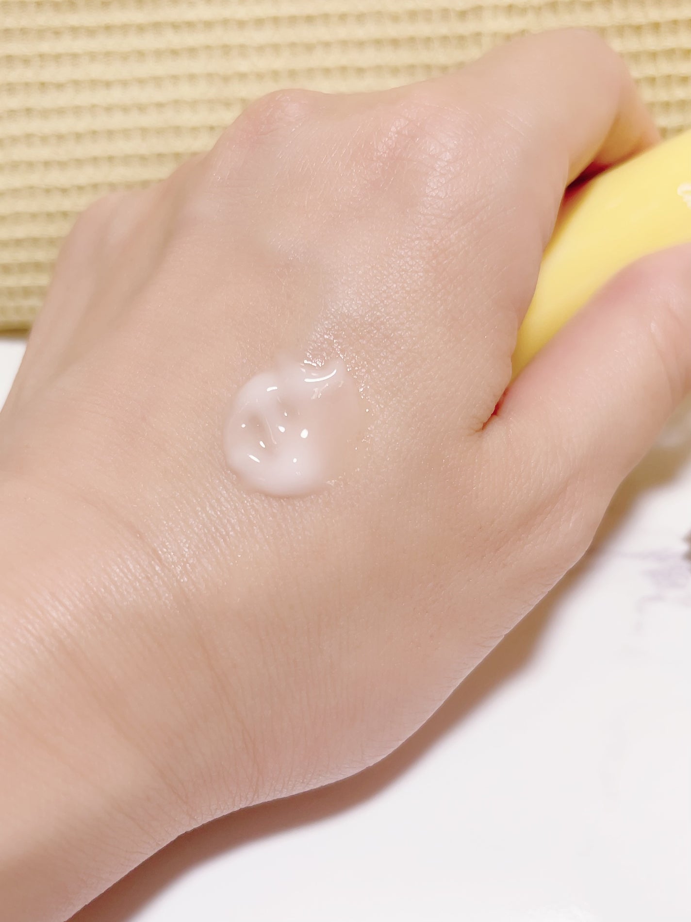 V9ビタミンアンプルロールオンアイクリームクリア/JMsolution/アイケア・アイクリームを使ったクチコミ(3枚目)