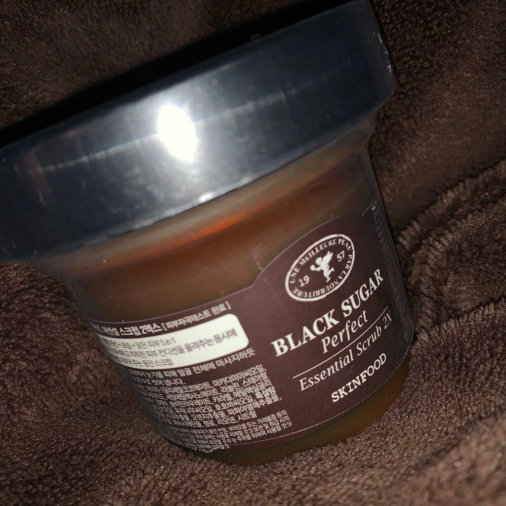 ブラックシュガー パーフェクト エッセンシャル スクラブ2X/SKINFOOD/洗い流すパック・マスクを使ったクチコミ(1枚目)