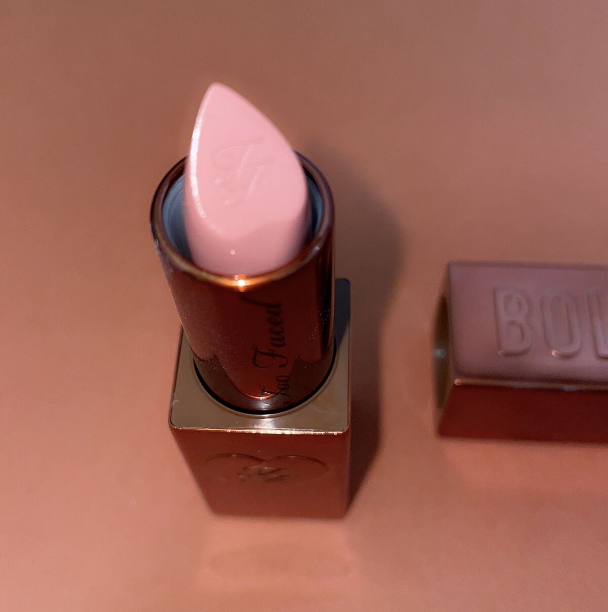 ココア ボールド リップスティック チョコレート ストロベリー/Too Faced/口紅を使ったクチコミ（2枚目）