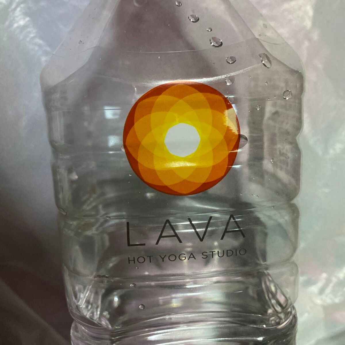 ゆみこさん on LIPS 「今日からホットヨガはじめました身体硬いし暑いのに汗出ないし水𖠚..」(1枚目)