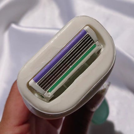 イントゥイション 敏感肌用 ホルダー (刃付き)+替刃1コ 限定デザイン(ニコライ バーグマン フラワーズ & デザイン)/イントゥイション/シェーバーの画像