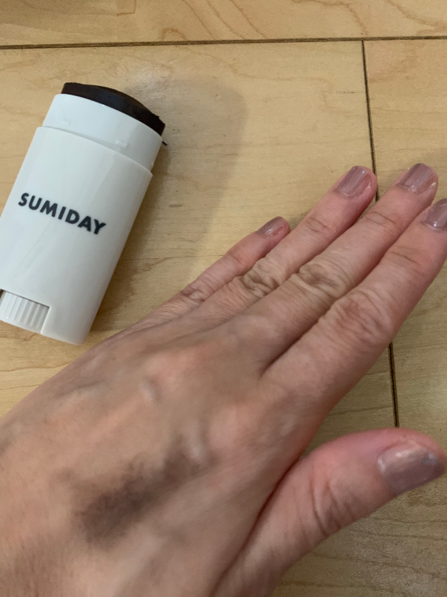 sparkle_gloss_u9u3 on LIPS 「ダークブラウン使用です繰り出しやすく、使いやすい形状でいいです..」(3枚目)