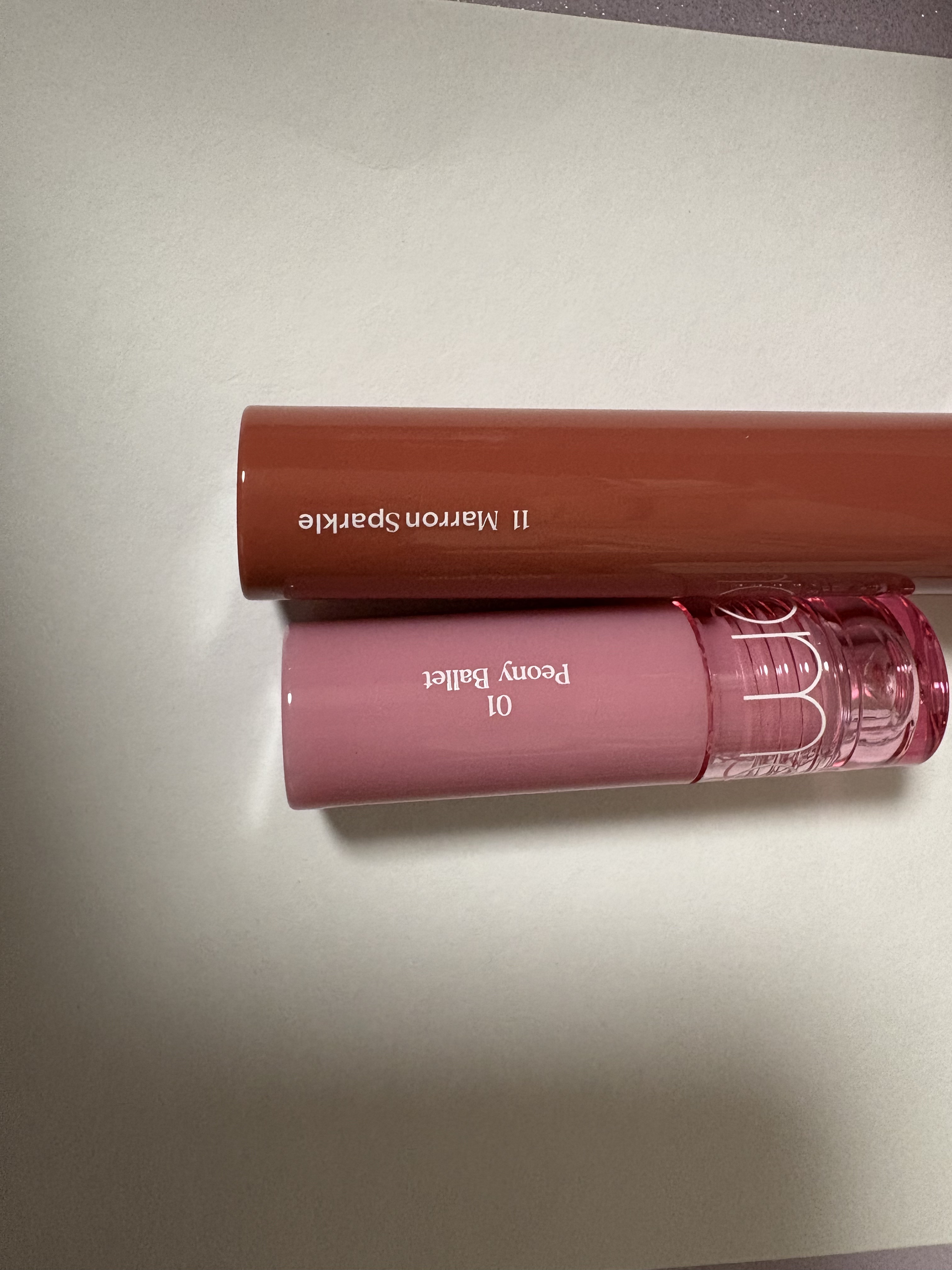 グラスティングカラーグロス リミテッドスパークリングエディション/rom&nd/リップグロスを使ったクチコミ（3枚目）