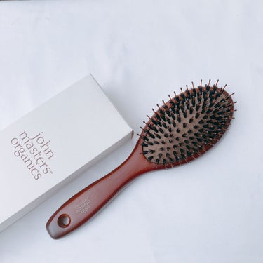 ○john masters organics   コンボパドルブラシ



ヘアケアに力を入れたくてブラシを新調！

もっと早くブラシ替えておけばよかった…

ブラッシングでまとまりある髪に

濡れた髪