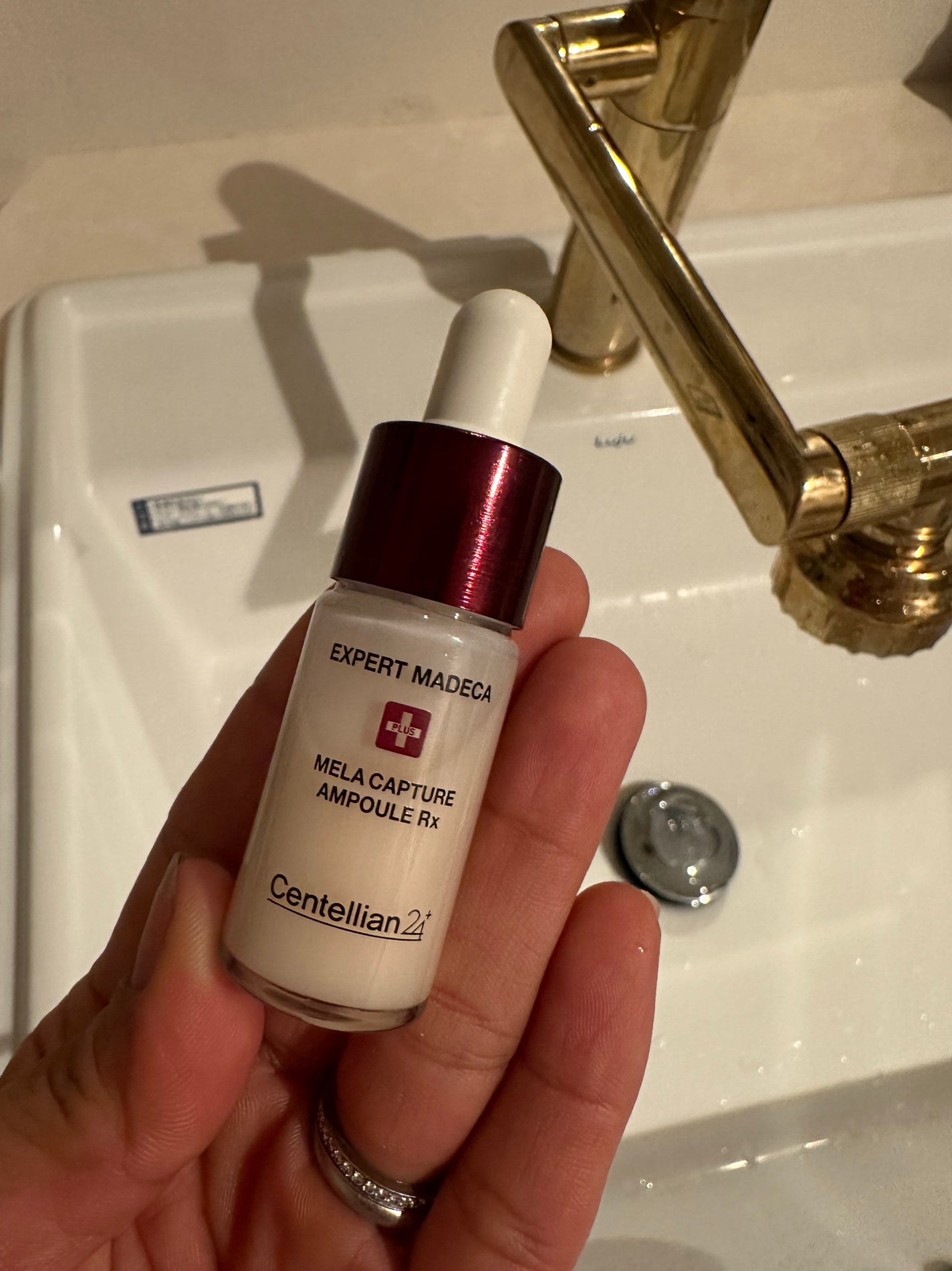 shiny_cosme_oig on LIPS 「お友達三日間でシミが薄くなってると言われて購入したアイテム。つ..」(1枚目)