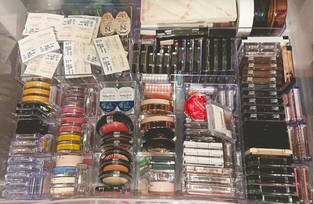 のんの on LIPS 「こんにちは!今回は、私の「コスメ収納」を少しリニューアルしたの..」(3枚目)