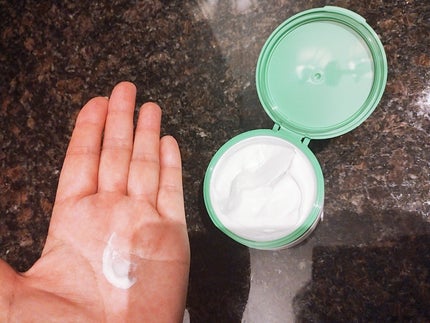 mcgroupakiko on LIPS 「朝昼晩とキッチンに立っていると、あっという間に手はガサガサに。..」(4枚目)