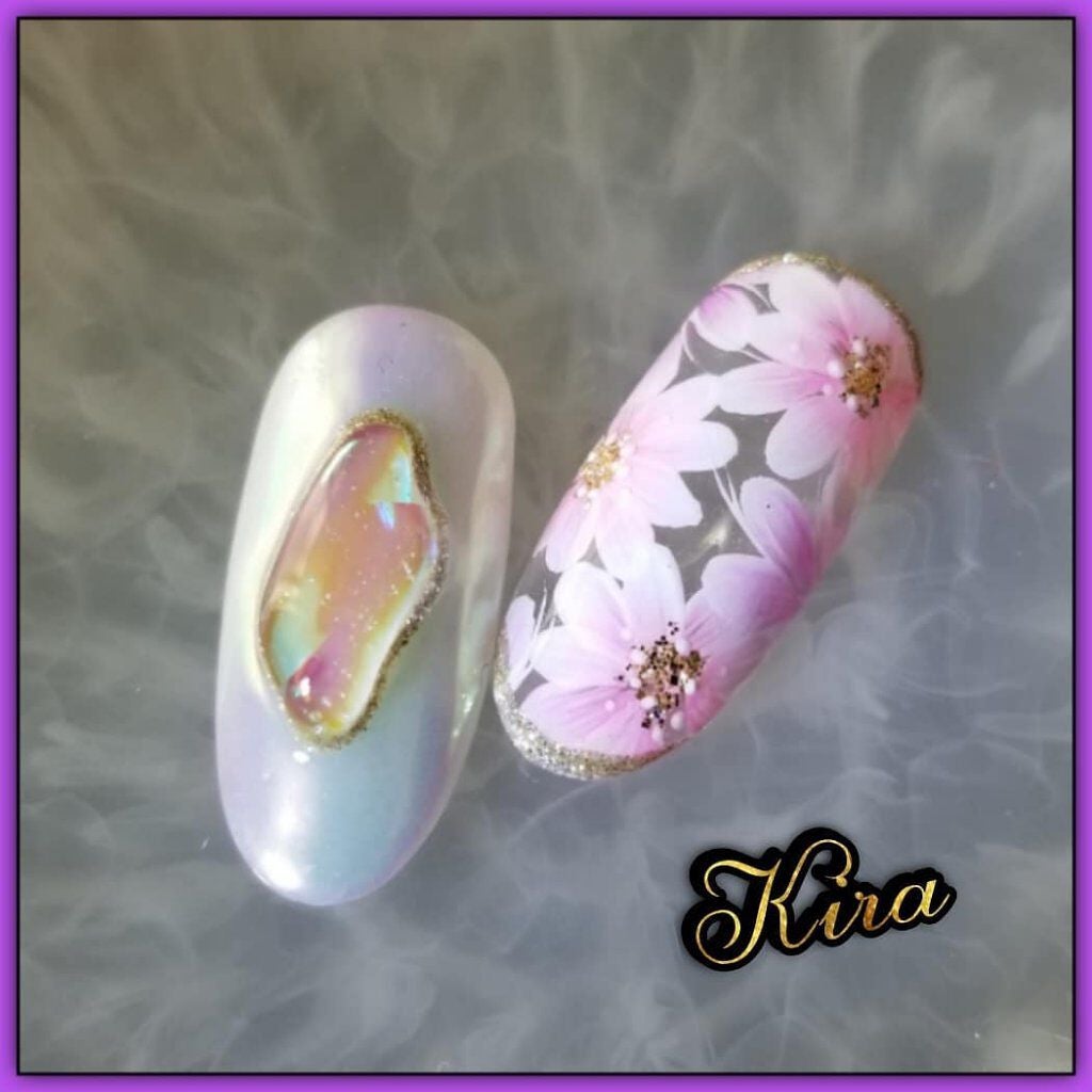 r.kira.nail on LIPS 「春になるとやりたくなる#うるつやアート🔵簡単なのでサブアートに..」(1枚目)