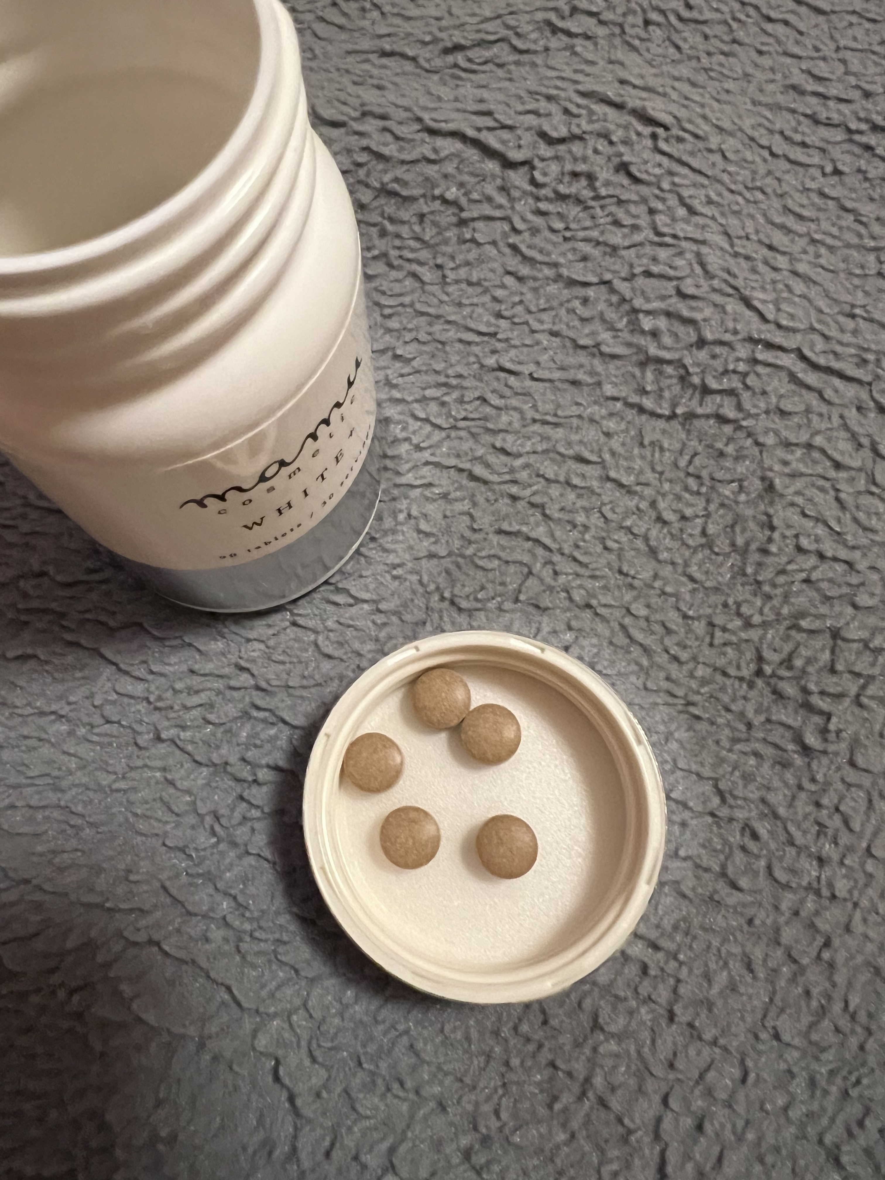 WHITE+｜mamu cosmeticの効果に関する口コミ - 飲む日焼け止め エミ