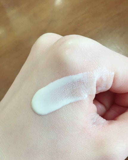 エリクシール エリクシール シュペリエル デーケアレボリューション W IIのクチコミ「伸びがいい日中用の日焼け止め乳液です♪
化粧下地効果も含んでいるので、手早く済ませたい朝はこれ.....」(2枚目)