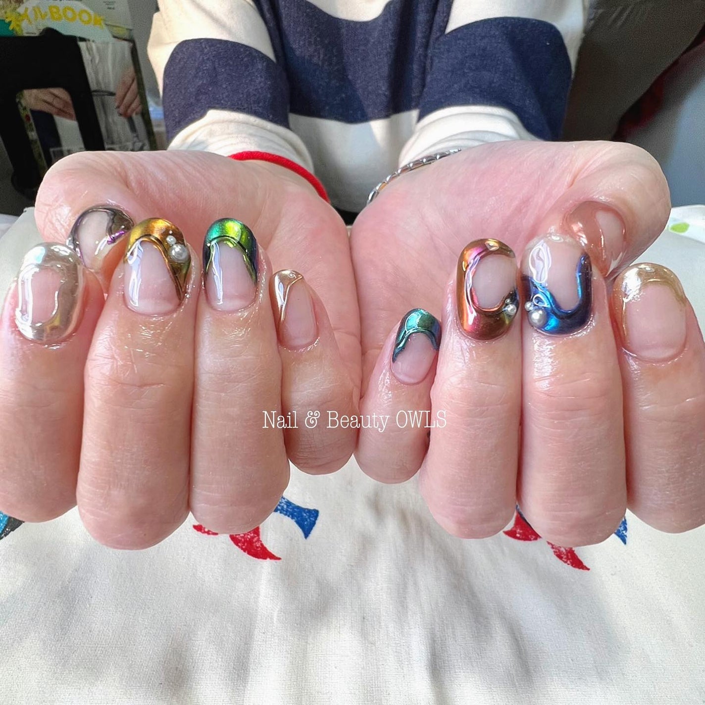 ぴよこれいと あうるす on LIPS 「ミラー変形フレンチ的な。最後に親指から小指まで、両手で使ったパ..」(4枚目)