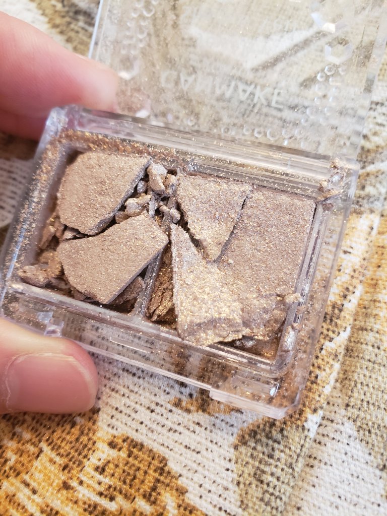 ジュエリーシャドウベール 02 ロマンティックゴールド/キャンメイク/アイシャドウパレットを使ったクチコミ（3枚目）