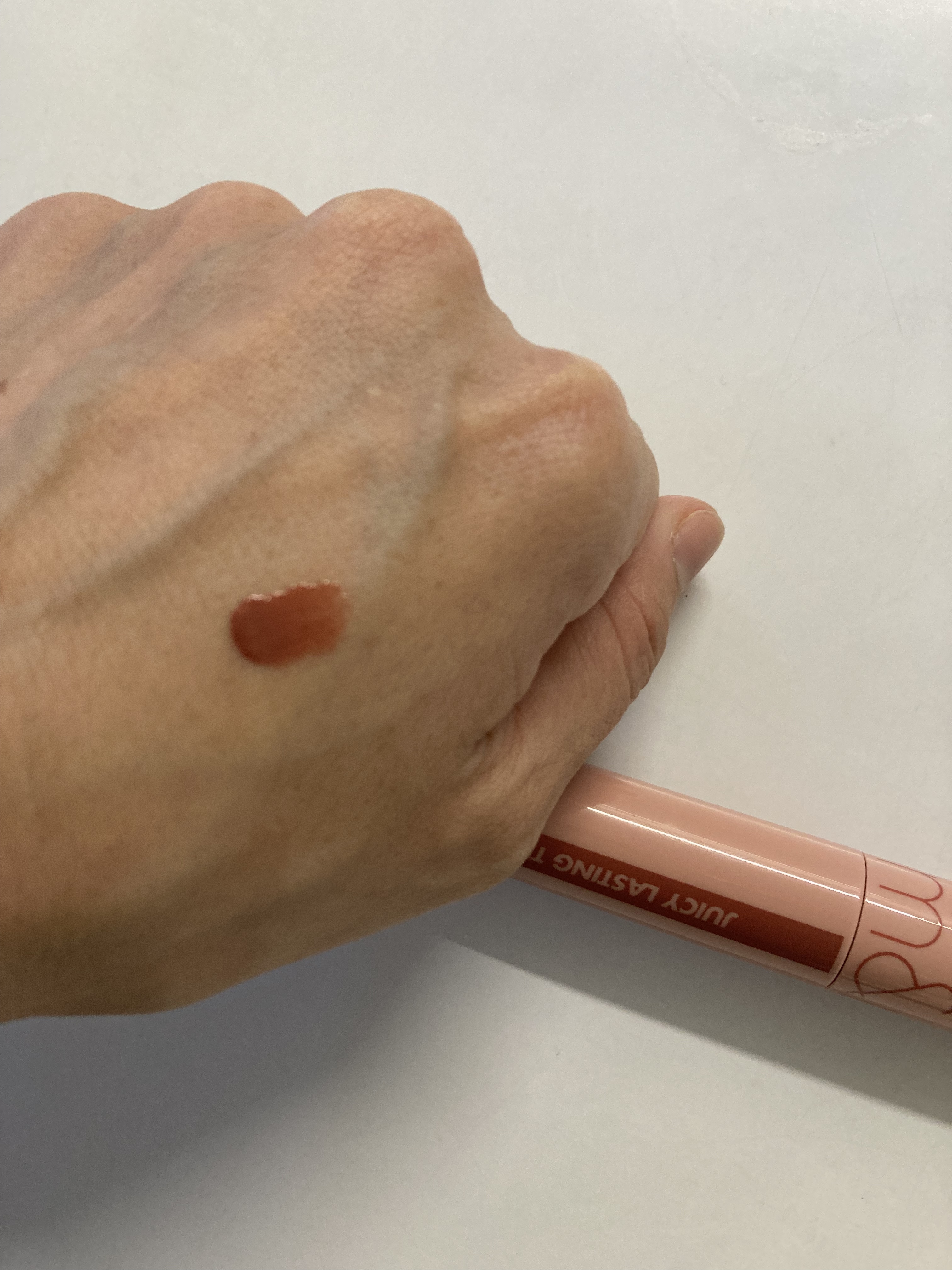 ジューシーラスティングティント 23 ヌカダミア(NUCADAMIA)/rom&nd/リップティントを使ったクチコミ（3枚目）