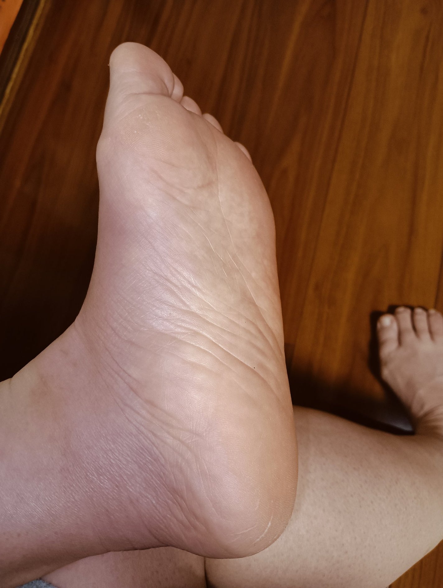 足裏角質パック ティアラローズの香り/EVERYYOU/レッグ・フットケアを使ったクチコミ(5枚目)