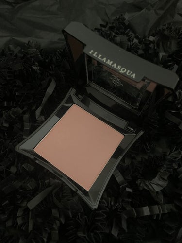 Illamasqua powder blusherのクチコミ「Illamasquaのpowder blusher
色味はバチッとブルベに決まるNaked R.....」（1枚目）