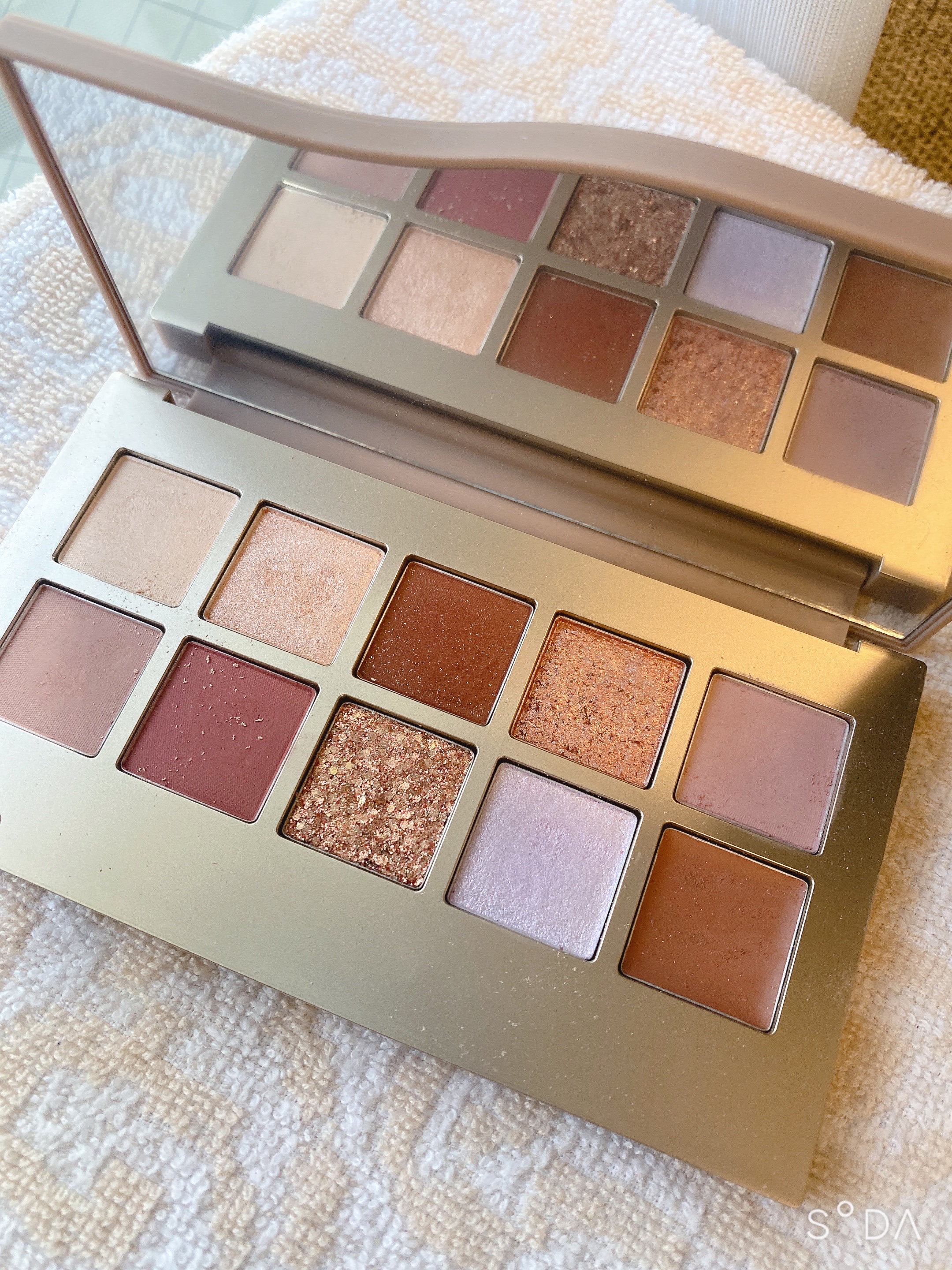 ニューデップスアイシャドウパレット 02 オフ･バランス/hince/アイシャドウパレットを使ったクチコミ（2枚目）