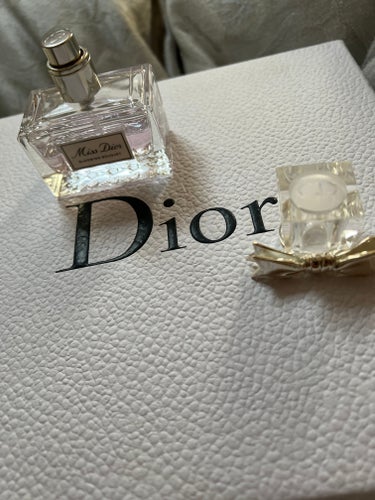 Dior ミス ディオール ブルーミング ブーケ(オードゥトワレ)のクチコミ「Dior

ミス ディオール ブルーミング ブーケ オードゥトワレ
30ml  フランス製🇫🇷.....」（3枚目）