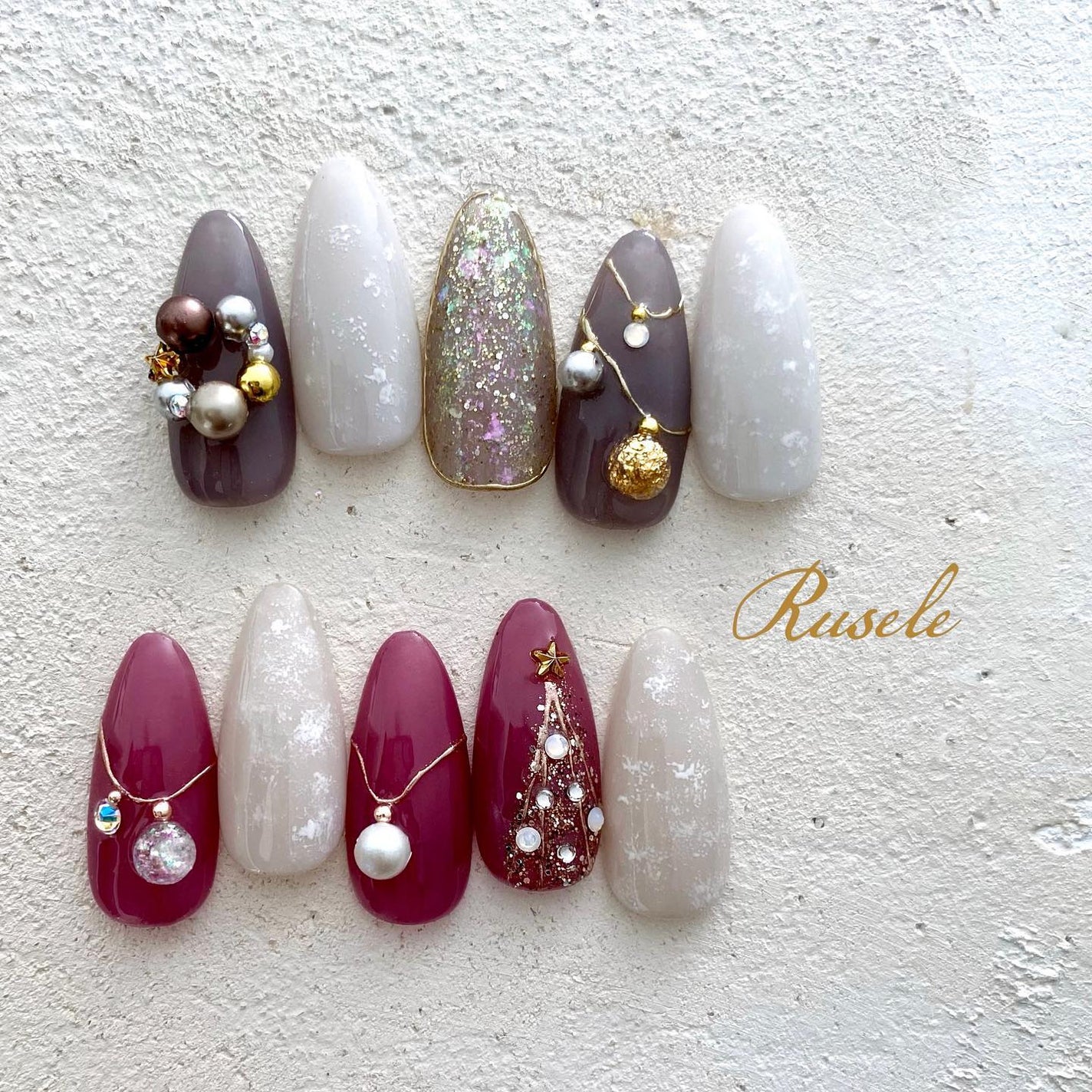 naomi on LIPS 「クリスマス🎄ネイルruseleの輝きがまた良き☺️キラキラ..」(1枚目)