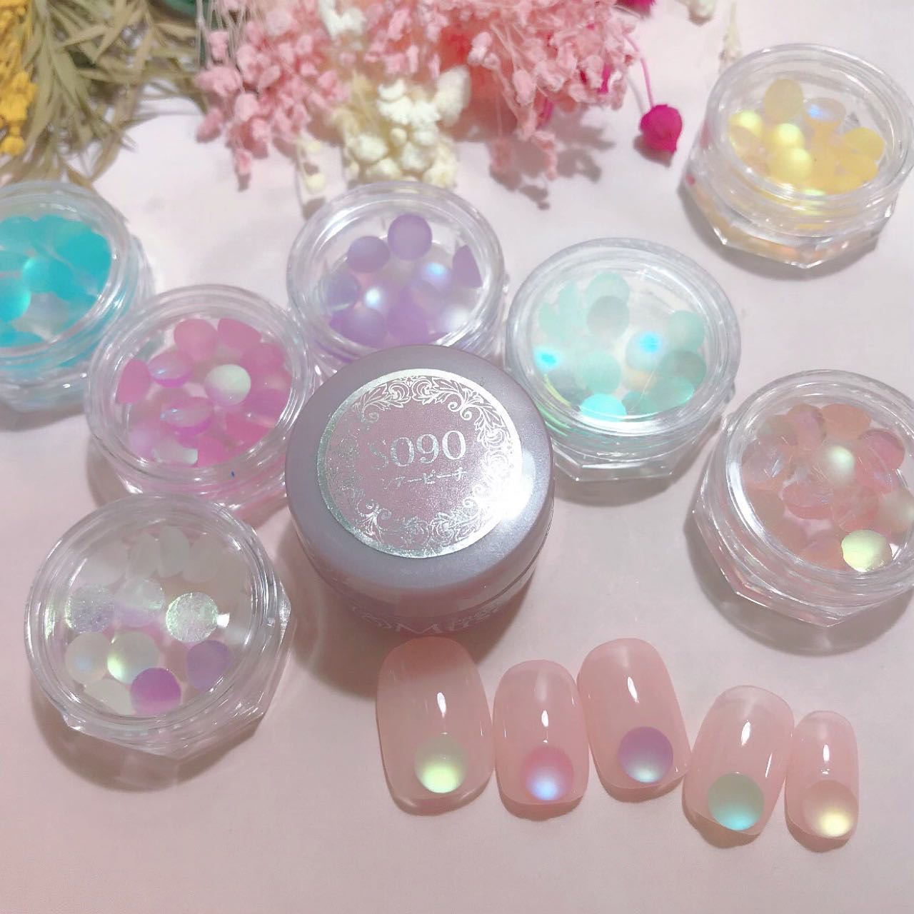 なかやまちえこ on LIPS 「シンプルなゆめかわネイル♡⠀⠀365日ネイル39日め⠀1日1ネ..」(2枚目)