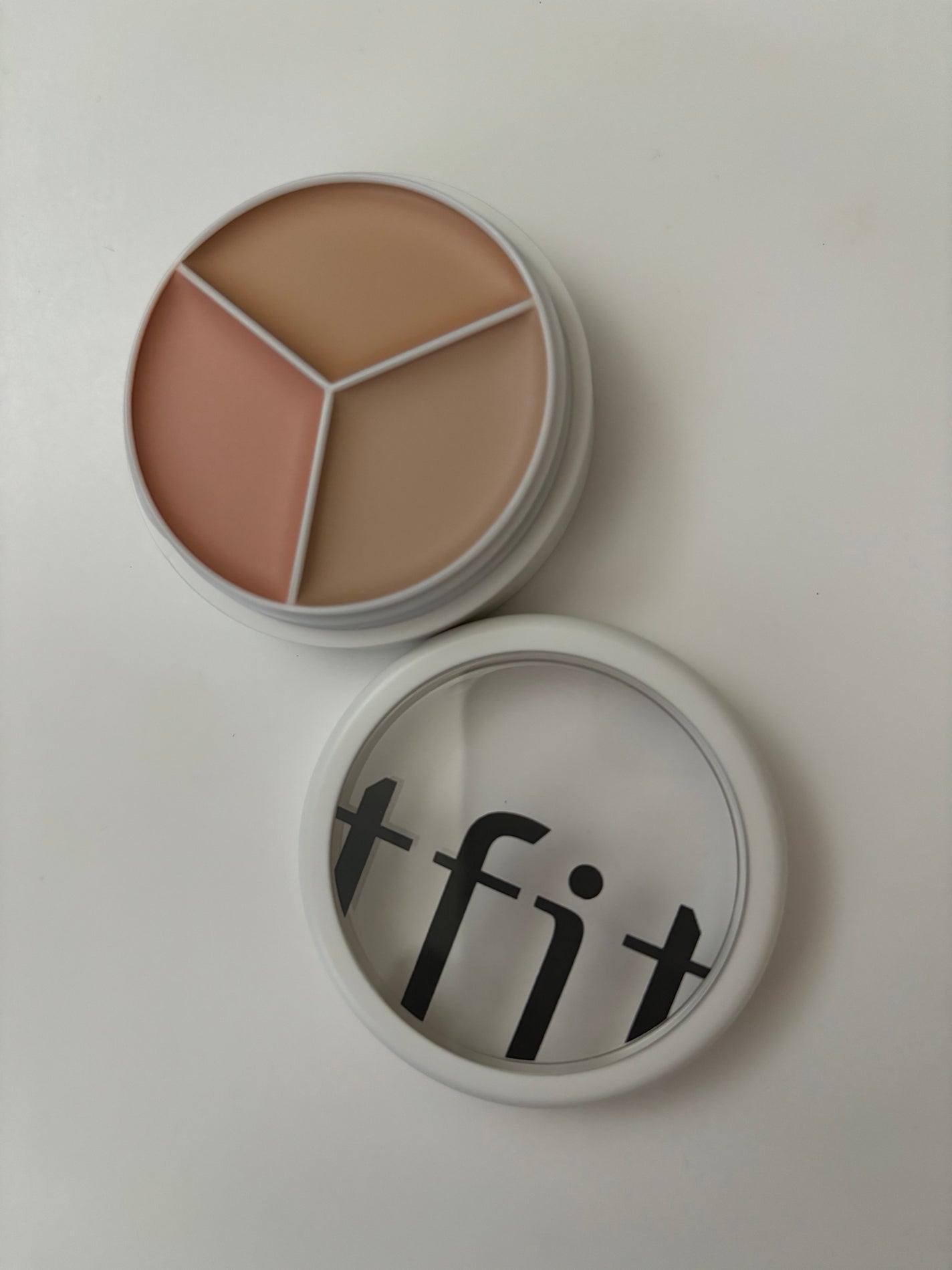 kaya_mama_ on LIPS 「TFITさまのカバーアッププロコンシーラー🤍わたしは[cool..」(3枚目)