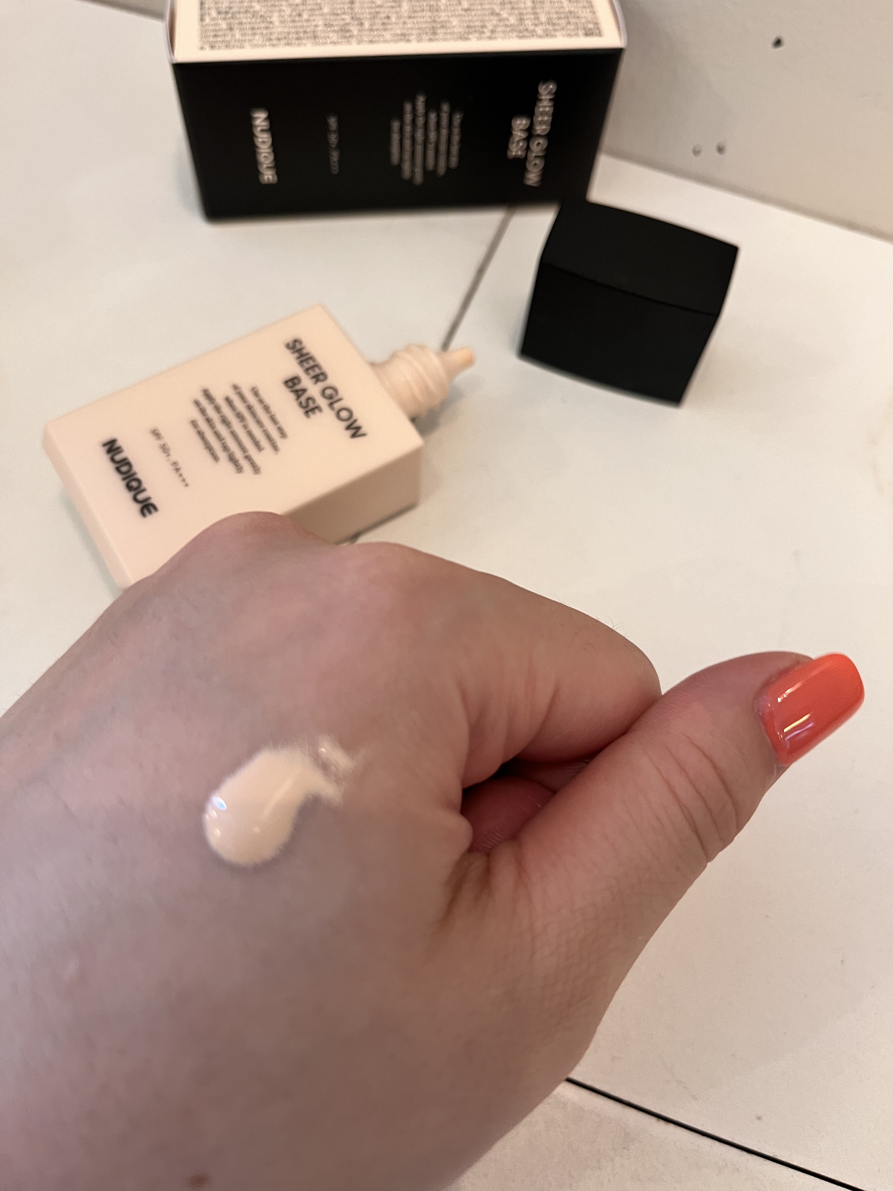 シアーグローベース/NUDIQUE/化粧下地を使ったクチコミ（2枚目）