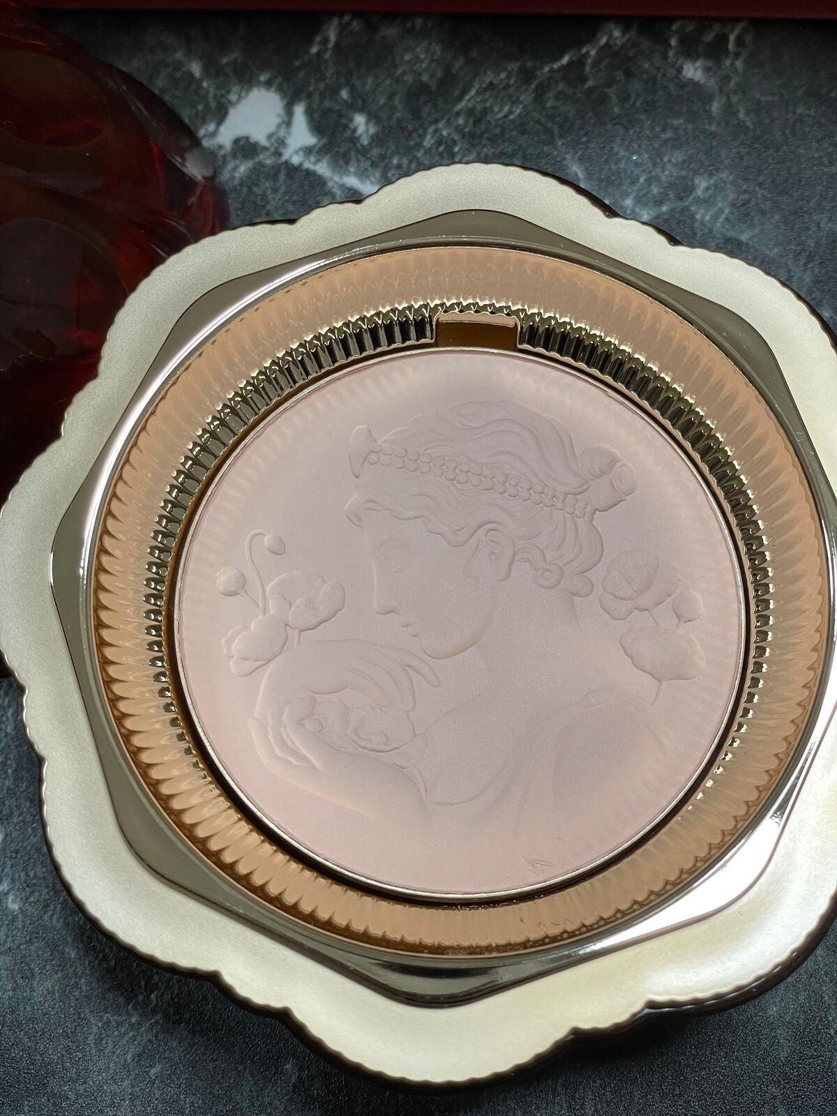 エターナル フェースパウダー/ミラノコレクション/プレストパウダーを使ったクチコミ(3枚目)