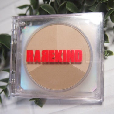 

💛RAREKIND MINI ALBUM TO GO SHADING

　レアカインド　ミニアルバムトゥーゴーシェーディング

　Cool Brown ver. クールブラウン


色のトーン的には