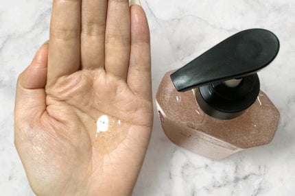 スクラブボディウォッシュ フラワーマーケット ホワイトチューリップ/LUV SCENT/ボディスクラブを使ったクチコミ(2枚目)