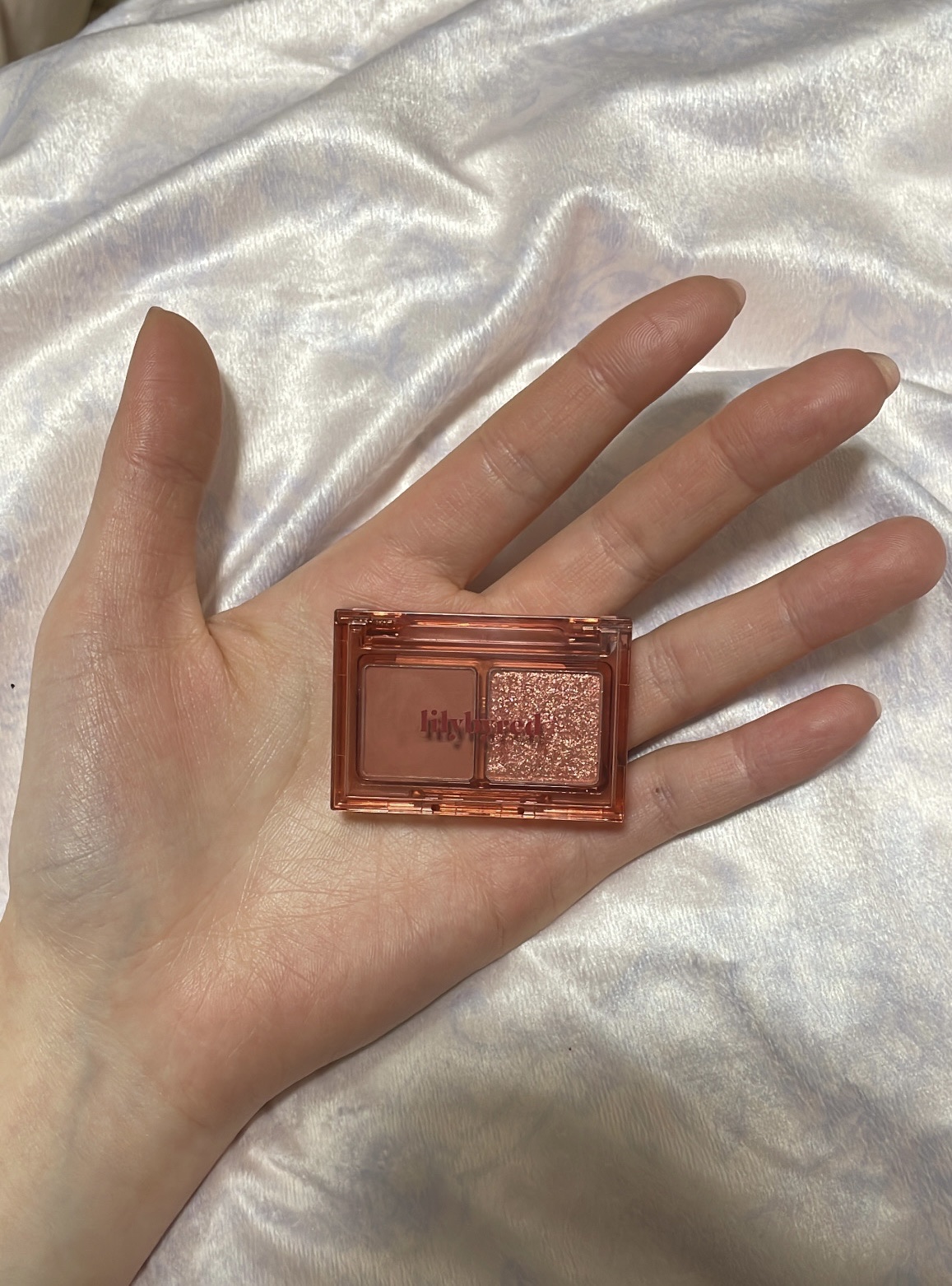 lilybyred Little Bitty Moment Shadowのクチコミ「持ち運びしやすい小さいアイシャドウを探してたところ
ドンキで良い感じのがあったので買ってみまし.....」（3枚目）