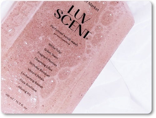スクラブボディウォッシュ フラワーマーケット ホワイトチューリップ/LUV SCENT/ボディスクラブを使ったクチコミ(2枚目)