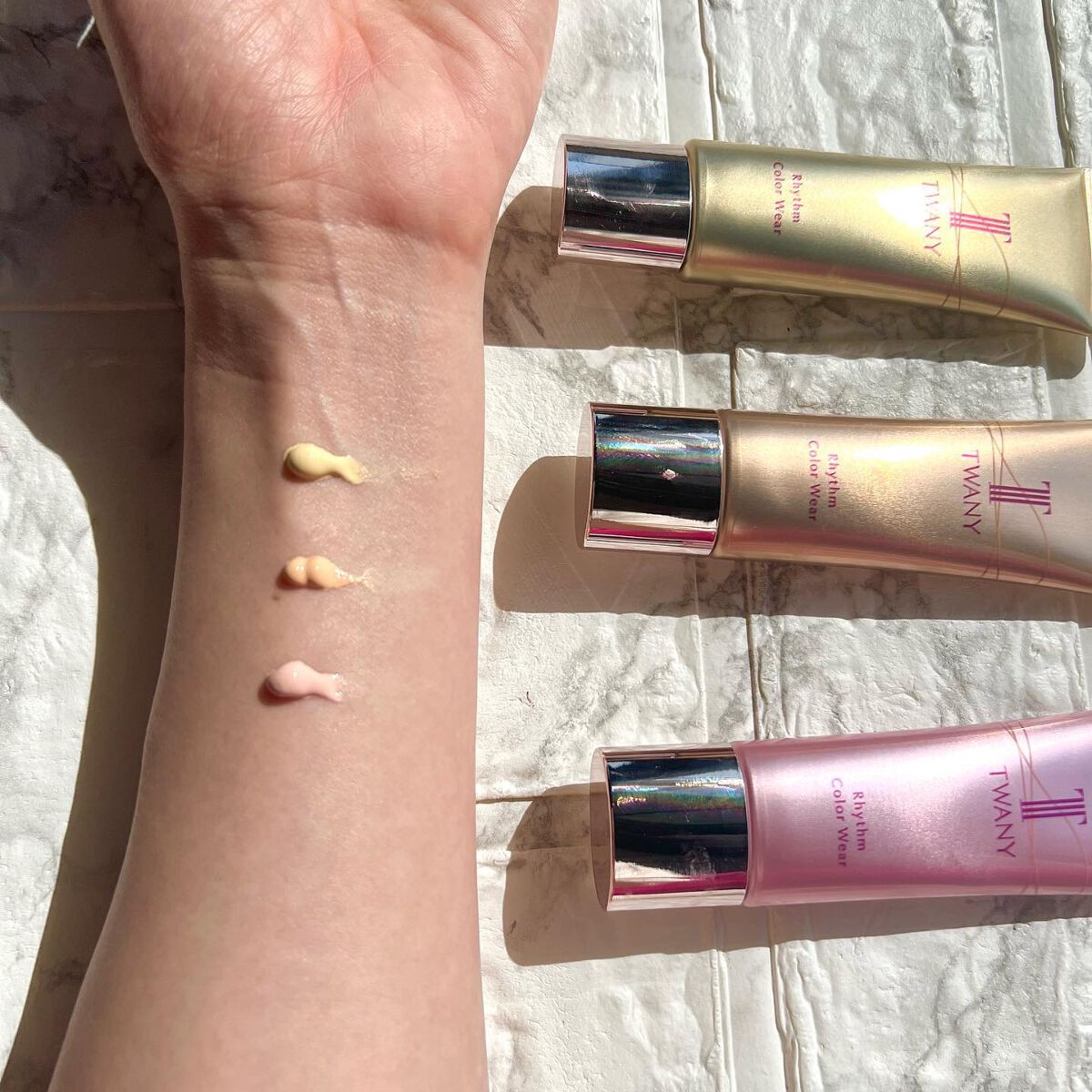 リズムカラーウェア 01 チャーミング/TWANY/化粧下地を使ったクチコミ（3枚目）