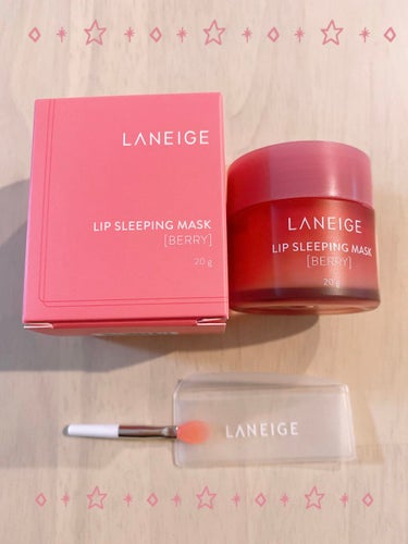 
リップ スリーピングマスク

LANEIGE



冬は特に皮がめくれてひどい時は血が出るほど荒れるのでケアが出来る商品が欲しくて人気のこちらを購入しました(*´ｰ`*)


寝る前に塗って寝ると翌朝