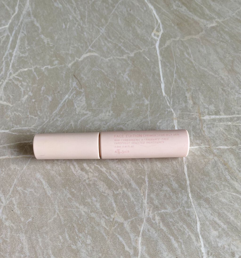 #プライマー


ettusais フェイスエディション プライマーフォーオイリースキン

鼻の毛穴をパウダー以外で仕込みたい

それでまず選んだのがコレ👍🏖

液ダレしなく、適切な量をつけられるハケと白い液🧪

それを鼻や頬の辺りに