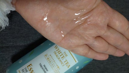 エッセンシャル ザビューティ 髪のキメ美容ウォータートリートメント ホワイトティーの香り/エッセンシャル/アウトバストリートメントを使ったクチコミ(2枚目)