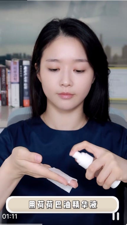 Kaitou on LIPS 「無印のホホバオイル✨1.化粧水をした後に乳液の前に塗る→これが..」(5枚目)