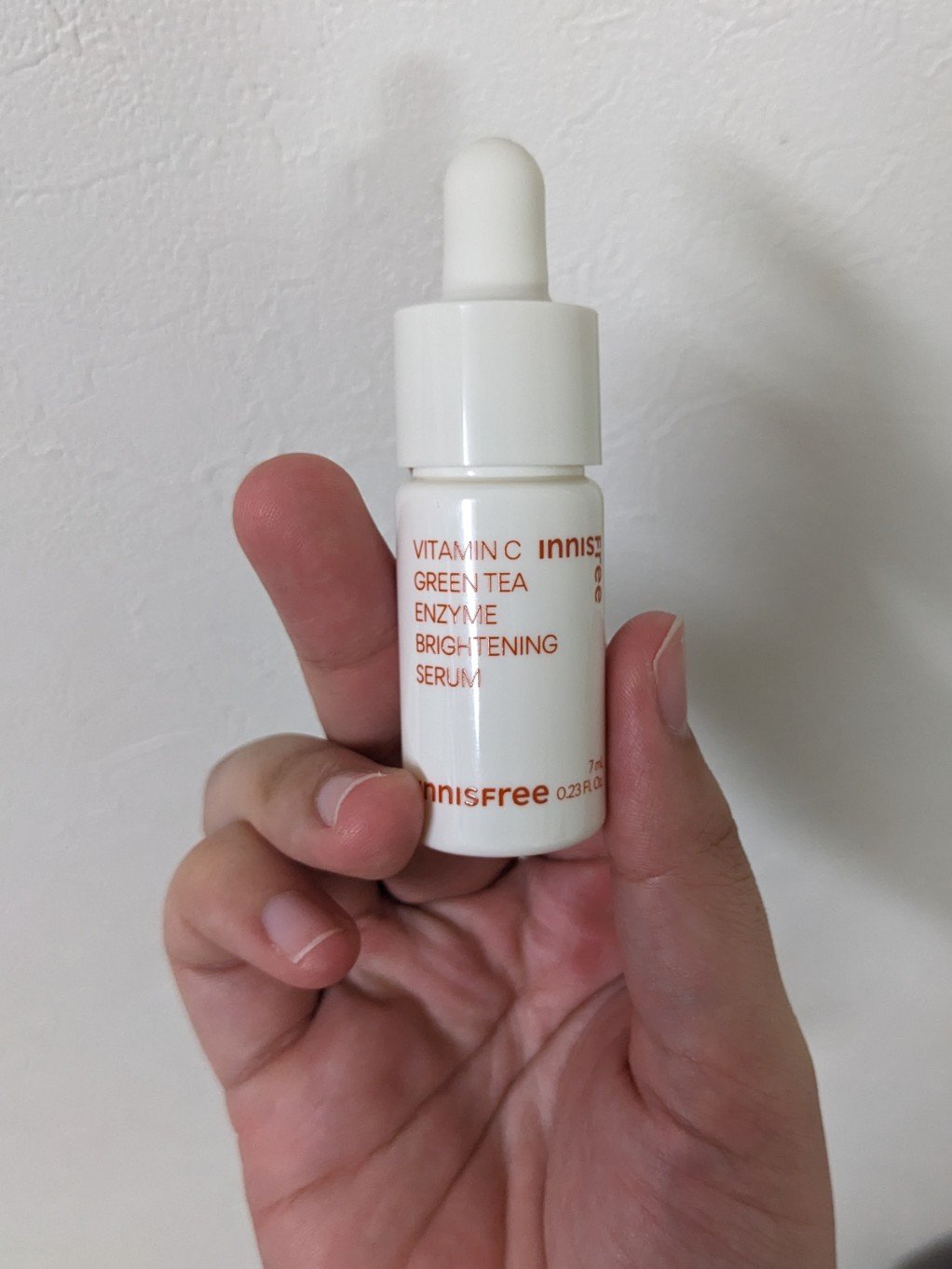 innisfree ビタ C グリーンティーエンザイム ブライト セラム 

モニター当選にて初めて使用させていただきました。
ビタミン系の美容液は油分があったり、刺激が強かったりしてイマイチ肌に合わず使い続けることがなかったのですが、こち