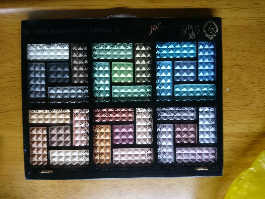 30COLORSEYESHADOWPALETTE/Dolly Angel/アイシャドウパレットを使ったクチコミ(3枚目)