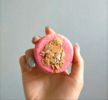 ラッシュ ココナイス ケーキのクチコミ「            🧸LUSH ココナイスケーキ シャンプーバー🧸
髪の乾燥が気になる方、.....」（1枚目）