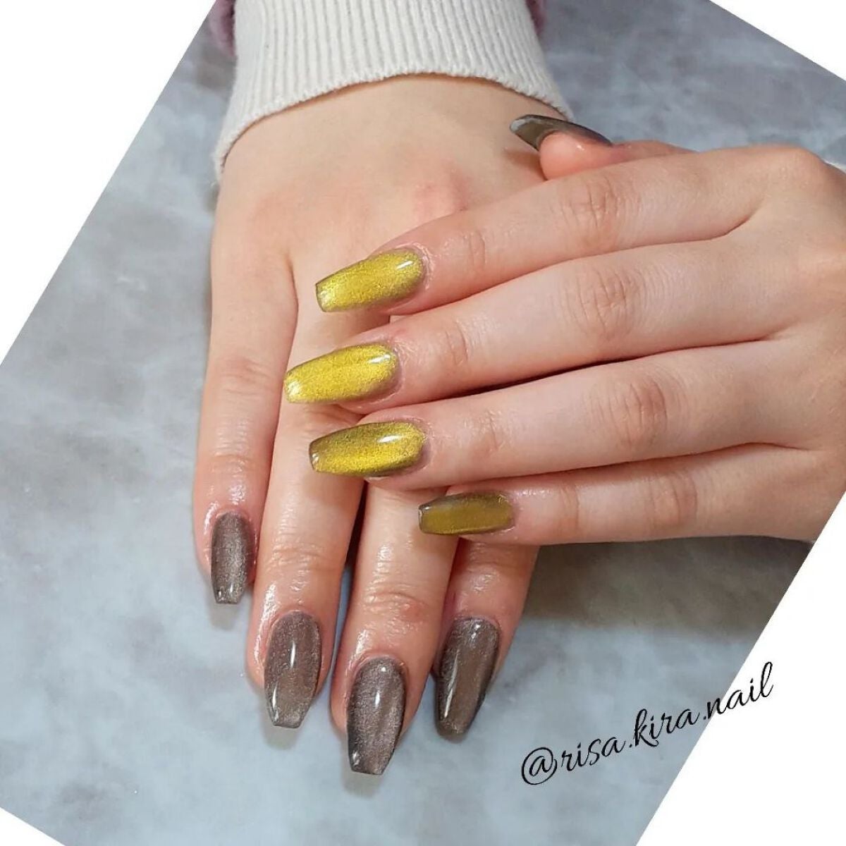 r.kira.nail on LIPS 「🤍🤍🤍お客様ネイルです🤗💓シンプルカッコいい😍✨マグネットネイ..」(1枚目)