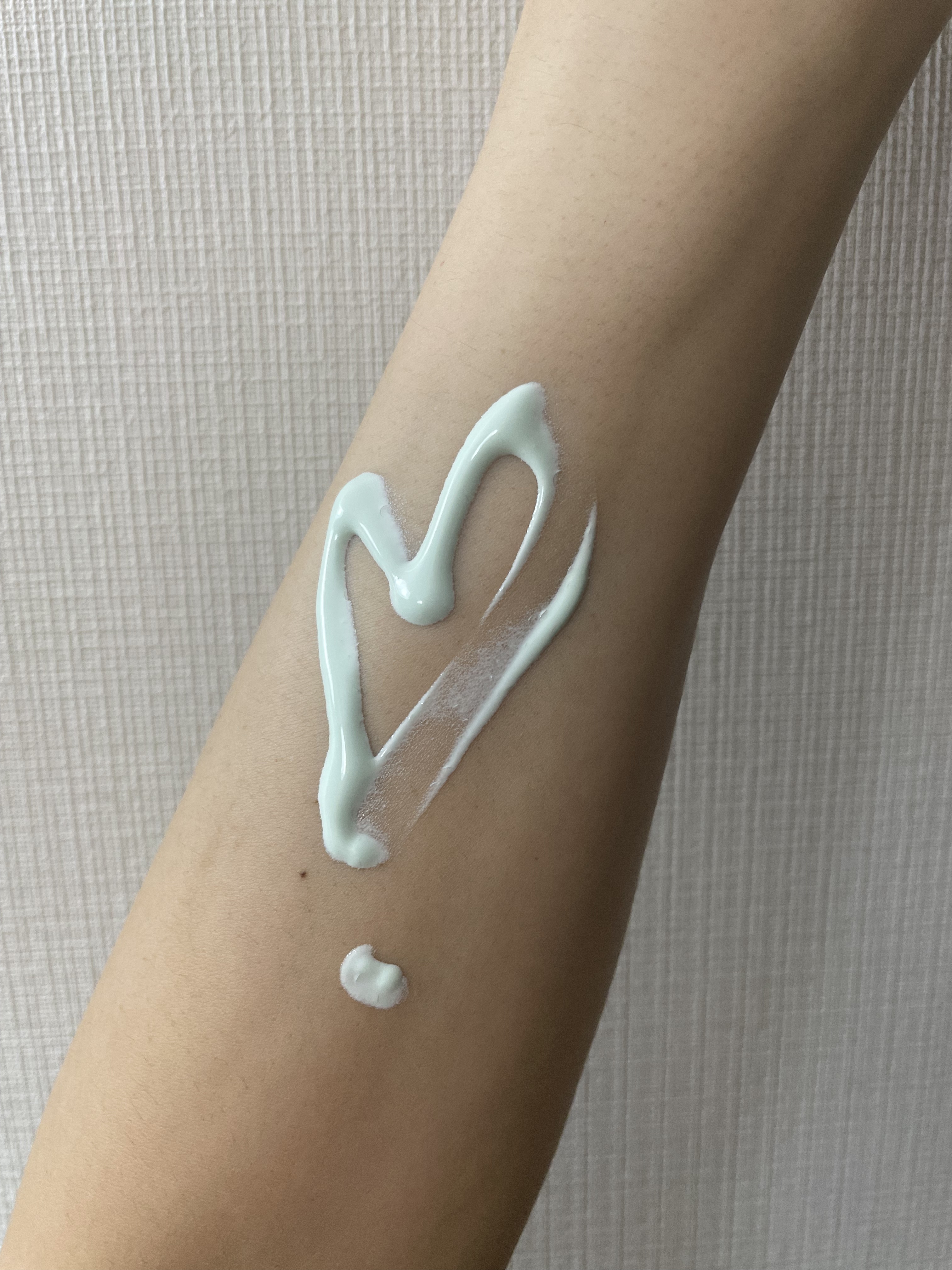 トーンアップUV エッセンス/サンカット®/日焼け止めローションを使ったクチコミ（3枚目）